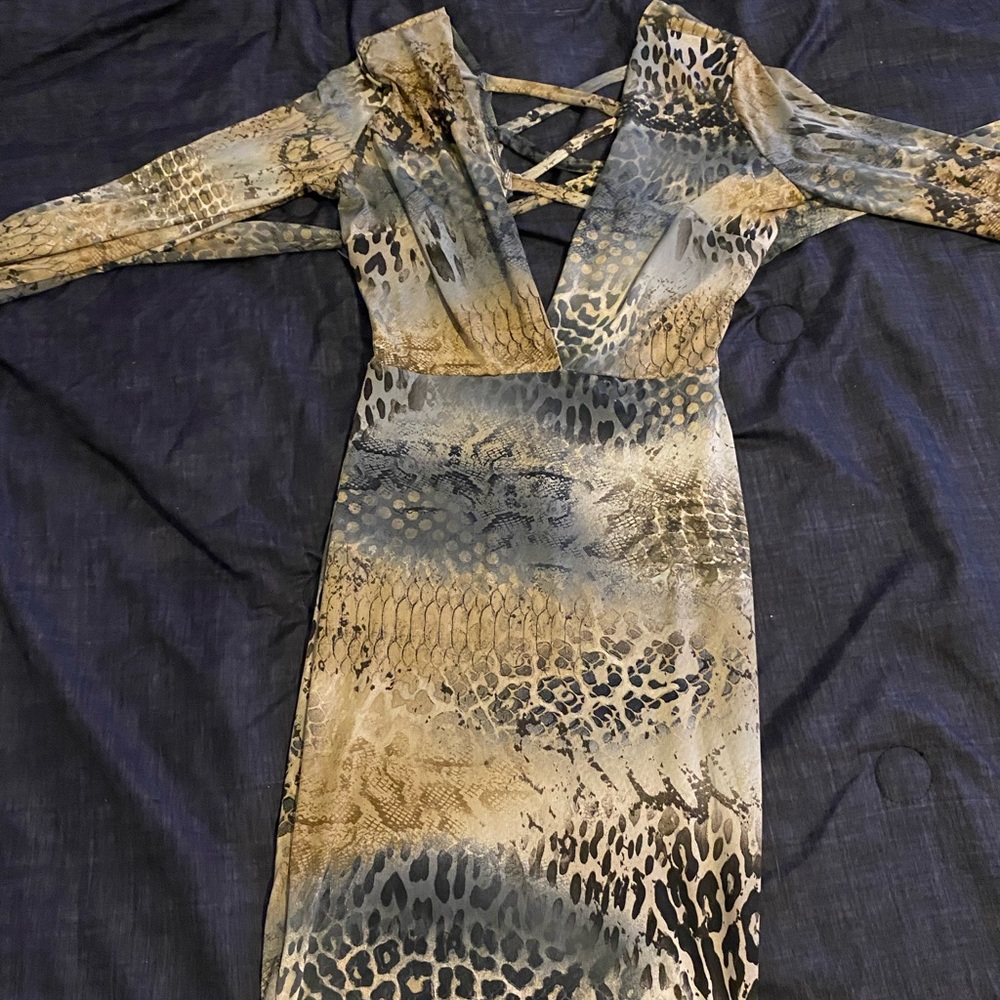 Long sleeve backless mini dress